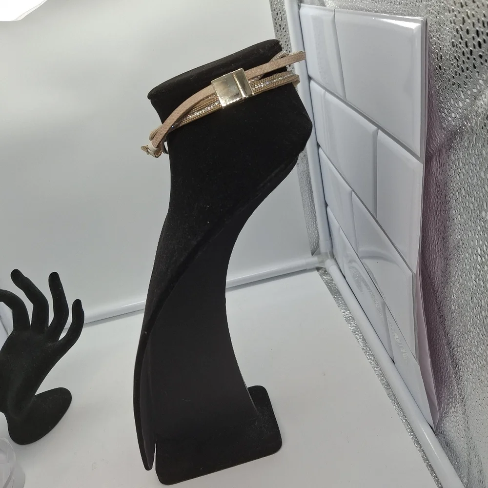 Gold Feather Choker Style Boho Necklace Magnetic Clasp - Picture 6 of 6